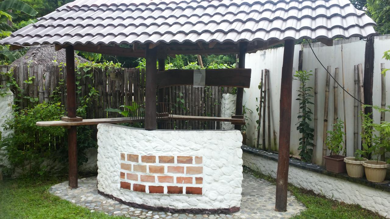 Casa Mia Resort Puerto Galera Exteriör bild