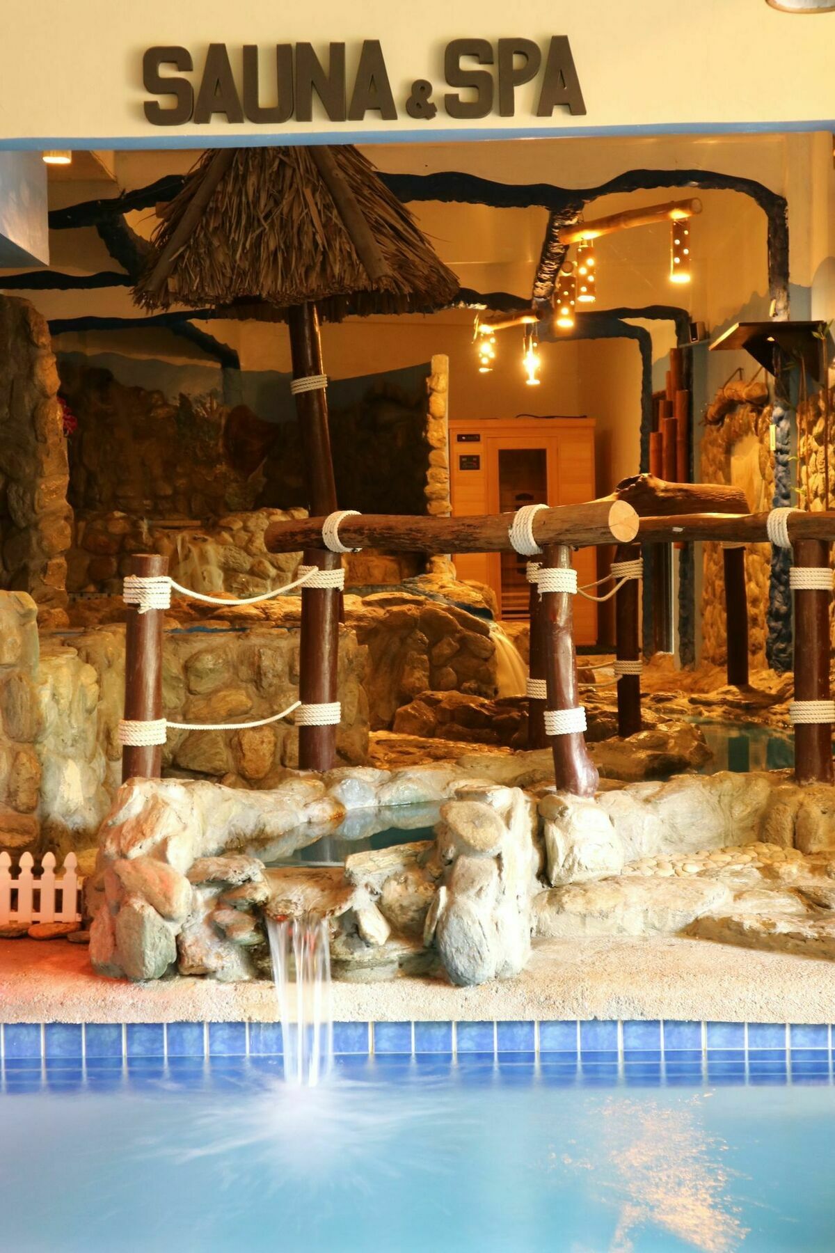 Casa Mia Resort Puerto Galera Exteriör bild